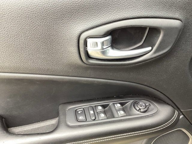 Used 2021 Jeep Compass Latitude AWD/4WD image 24
