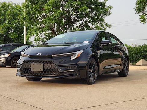 Used 2024 Toyota Corolla SE FWD image 3