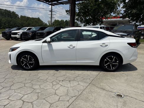 Used 2024 Nissan Sentra SV FWD image 9