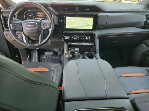 Used 2025 GMC Sierra 1500 AT4 w/ AT4 Premium Package AWD/4WD image 10