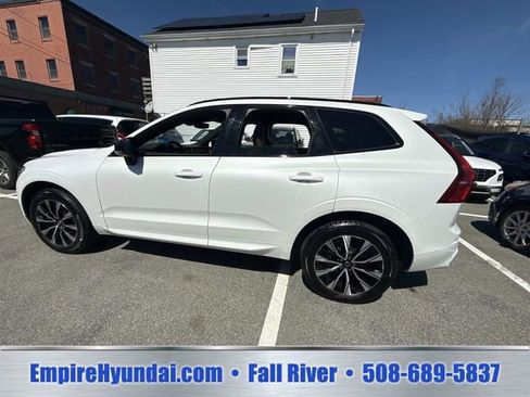 Used 2023 Volvo XC60 B5 Plus AWD/4WD image 11