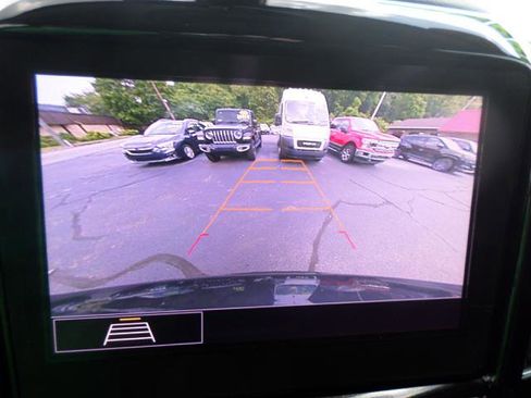 Used 2021 Chevrolet Traverse LT image 11