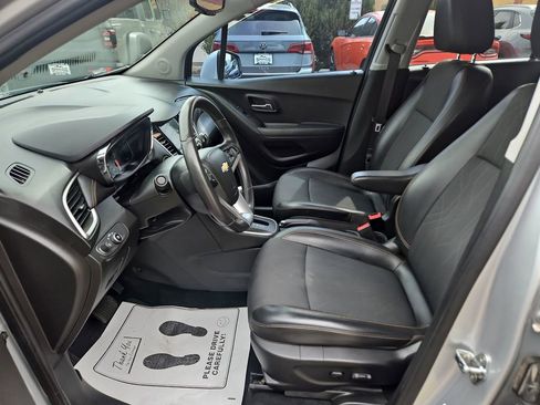 Used 2018 Chevrolet Trax LT w/ LT Convenience Package FWD image 9