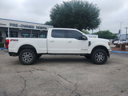 Used 2021 Ford F250 Lariat w/ Lariat Ultimate Package AWD/4WD image 2