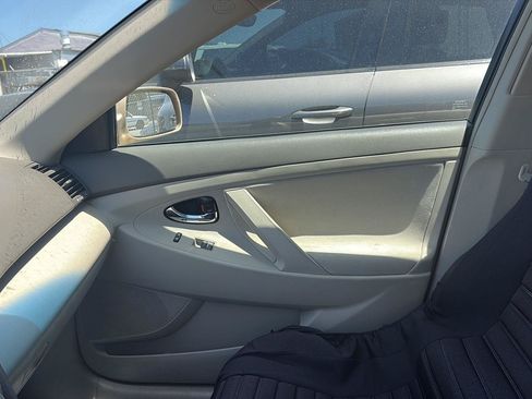 Used 2011 Toyota Camry LE FWD image 9
