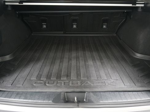 Used 2018 Subaru Outback 3.6R Touring w/ Popular Package #3 AWD/4WD image 32