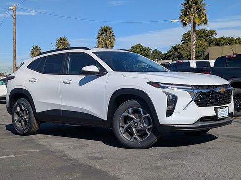 New 2026 Chevrolet Trax LT image 2