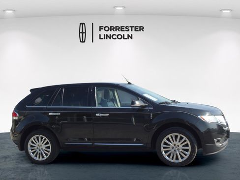 Used 2013 Lincoln MKX AWD image 2