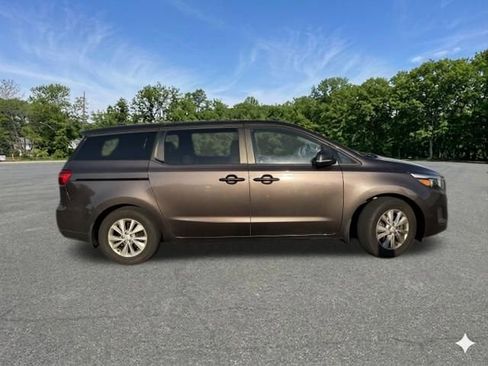 Used 2018 Kia Sedona LX FWD image 8