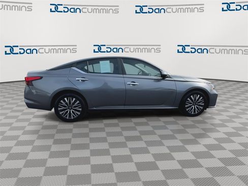 Used 2023 Nissan Altima 2.5 SV image 9