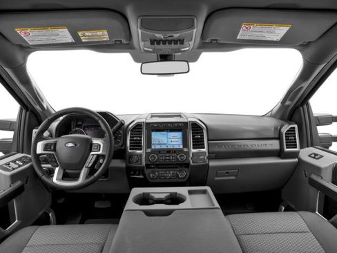 Used 2017 Ford F250 XLT w/ XLT Premium Package AWD/4WD image 3