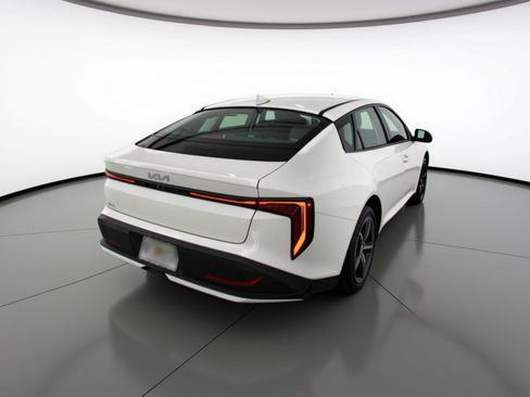 Used 2025 Kia K4 FWD image 9