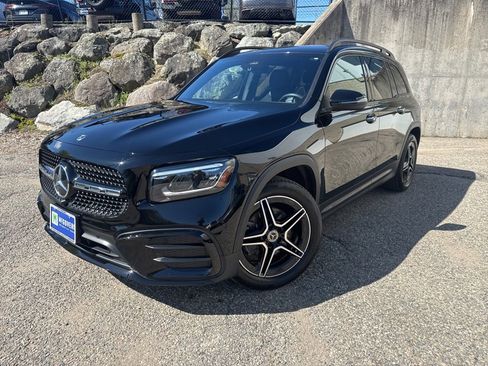 Used 2025 Mercedes-Benz GLB 250 4MATIC image 1
