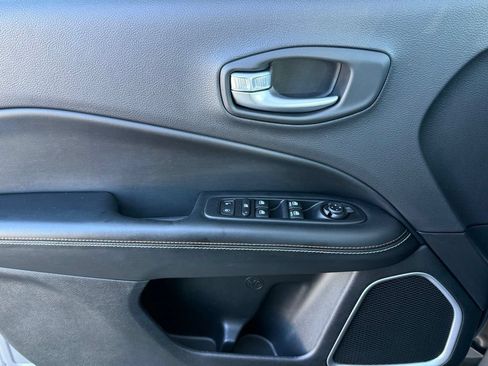 Used 2017 Jeep Compass Latitude w/ Popular Equipment Group AWD/4WD image 25