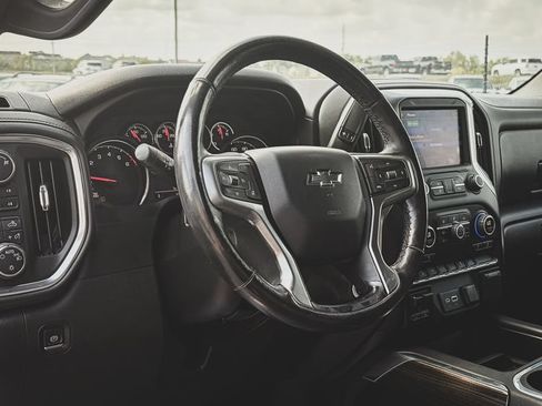 Used 2019 Chevrolet Silverado 1500 LT Trail Boss AWD/4WD image 2