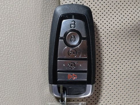 Used 2022 Ford Explorer Limited image 32