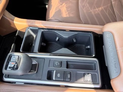Certified 2024 Nissan Pathfinder Platinum FWD image 15