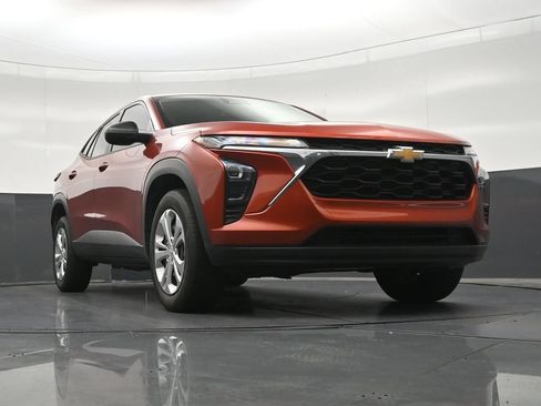 Used 2024 Chevrolet Trax LS FWD image 29