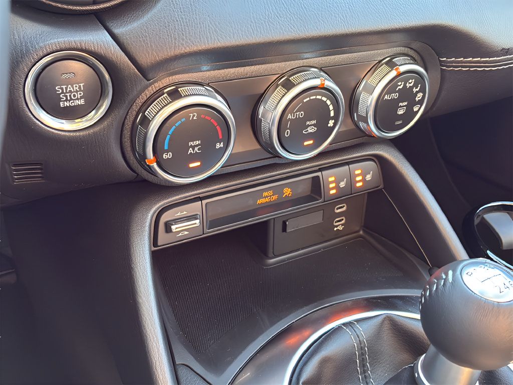 Used 2025 MAZDA MX-5 Miata RF Grand Touring RWD image 17