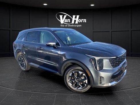 Used 2024 Kia Sorento S image 1