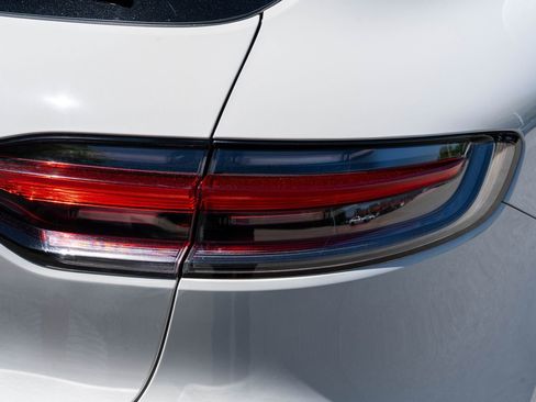 Certified 2023 Porsche Macan AWD/4WD image 14