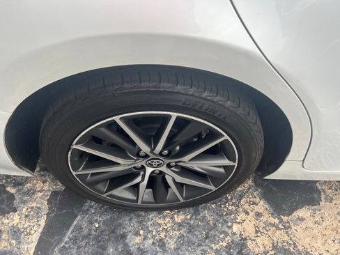 Used 2021 Toyota Camry XLE image 12