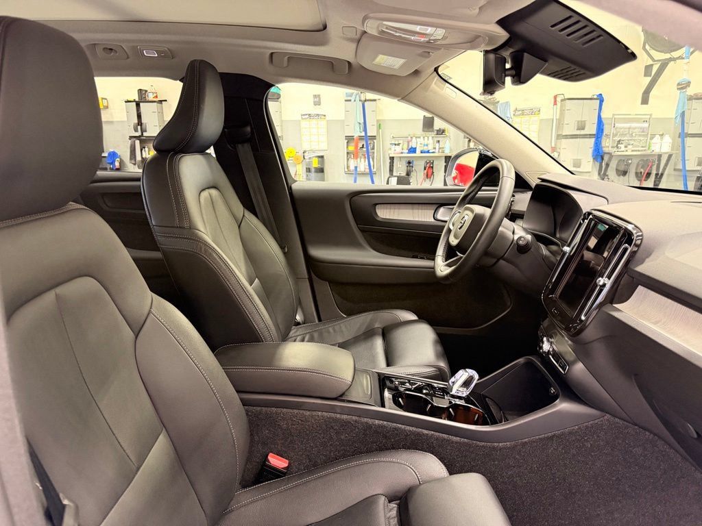 Used 2026 Volvo XC40 B5 Plus AWD/4WD image 29