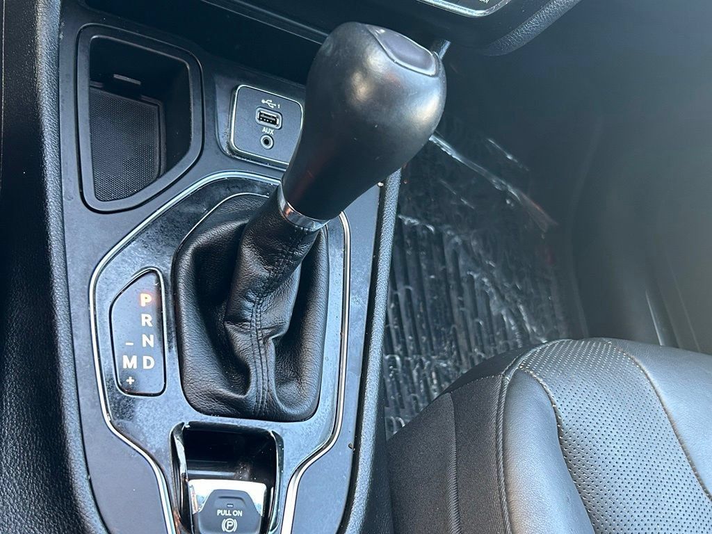 Used 2019 Jeep Cherokee Limited FWD image 21