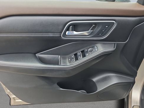 Used 2021 Nissan Rogue Platinum AWD/4WD image 16