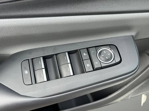 Certified 2025 Toyota Prius XLE FWD image 12