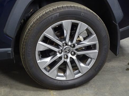 Used 2022 Toyota RAV4 XLE Premium image 41