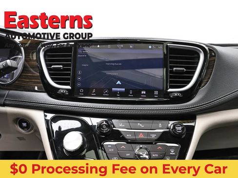 Used 2023 Chrysler Pacifica Limited FWD image 12