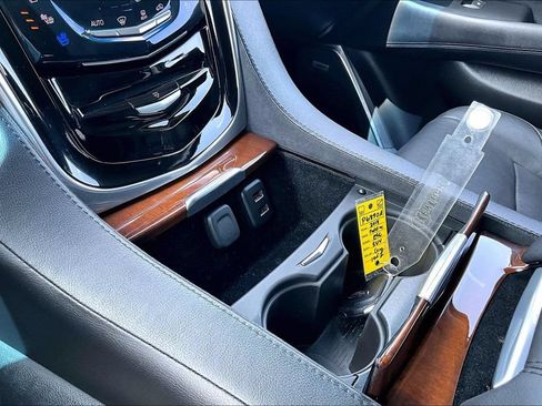 Used 2018 Cadillac Escalade Premium Luxury AWD/4WD image 16