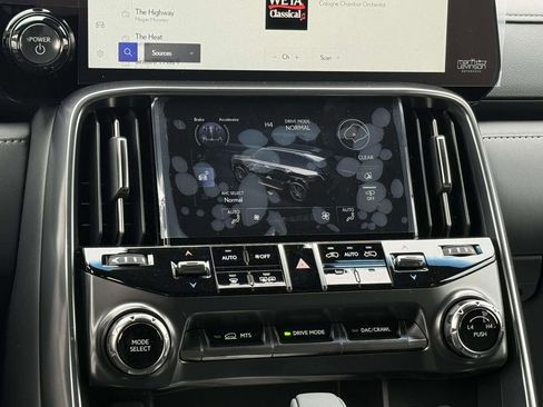 Used 2026 Lexus LX 700h Luxury w/ Accessory Package (Z1) image 11