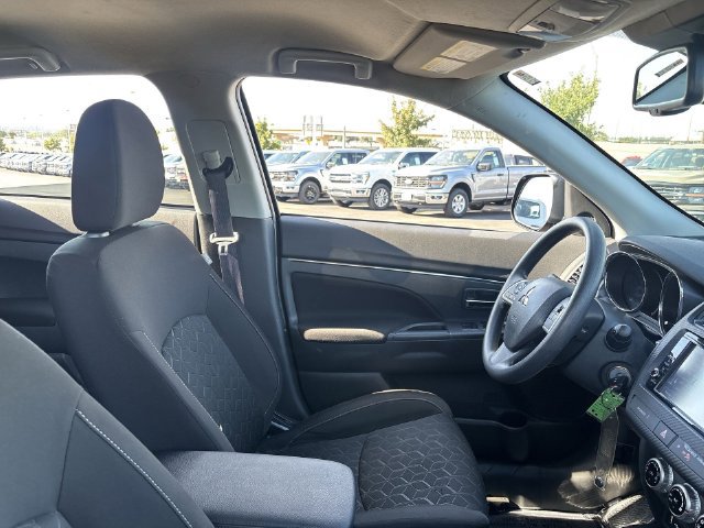 Used 2025 Mitsubishi Outlander Sport ES AWD/4WD image 17