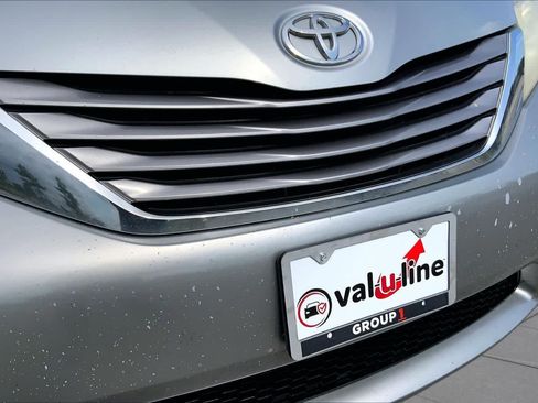 Used 2016 Toyota Sienna XLE Premium FWD image 29