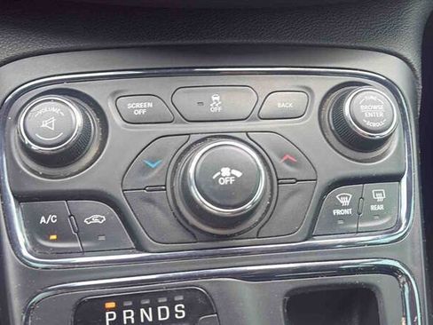 Used 2015 Chrysler 200 S FWD image 14