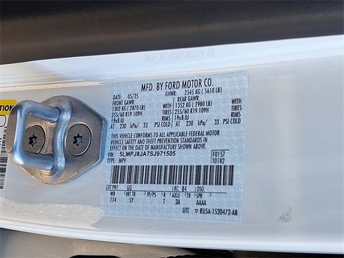 Used 2025 Lincoln Nautilus Premier w/ Equipment Group 102A image 28