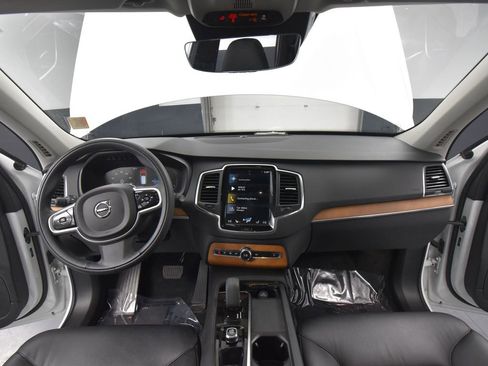 Used 2022 Volvo XC90 T8 Inscription Expression w/ Climate Package image 26