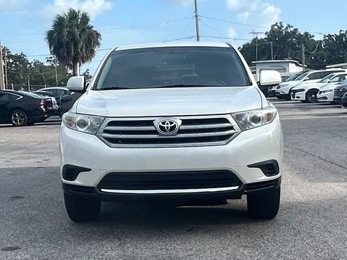 Used 2013 Toyota Highlander FWD image 2