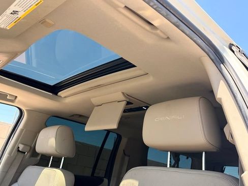 Used 2015 GMC Yukon XL Denali w/ Open Road Package AWD/4WD image 34