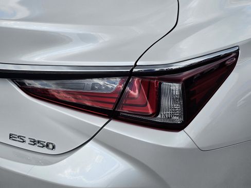 Used 2023 Lexus ES 350 w/ Premium Package image 9