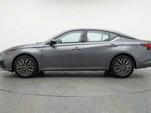 Used 2025 Nissan Altima 2.5 SV FWD image 5