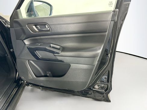 Used 2024 Nissan Pathfinder S image 31