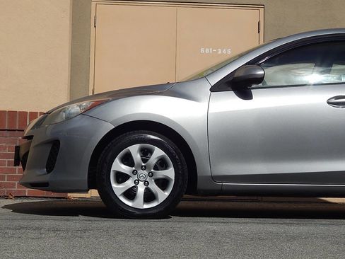 Used 2013 MAZDA MAZDA3 i Sport image 11