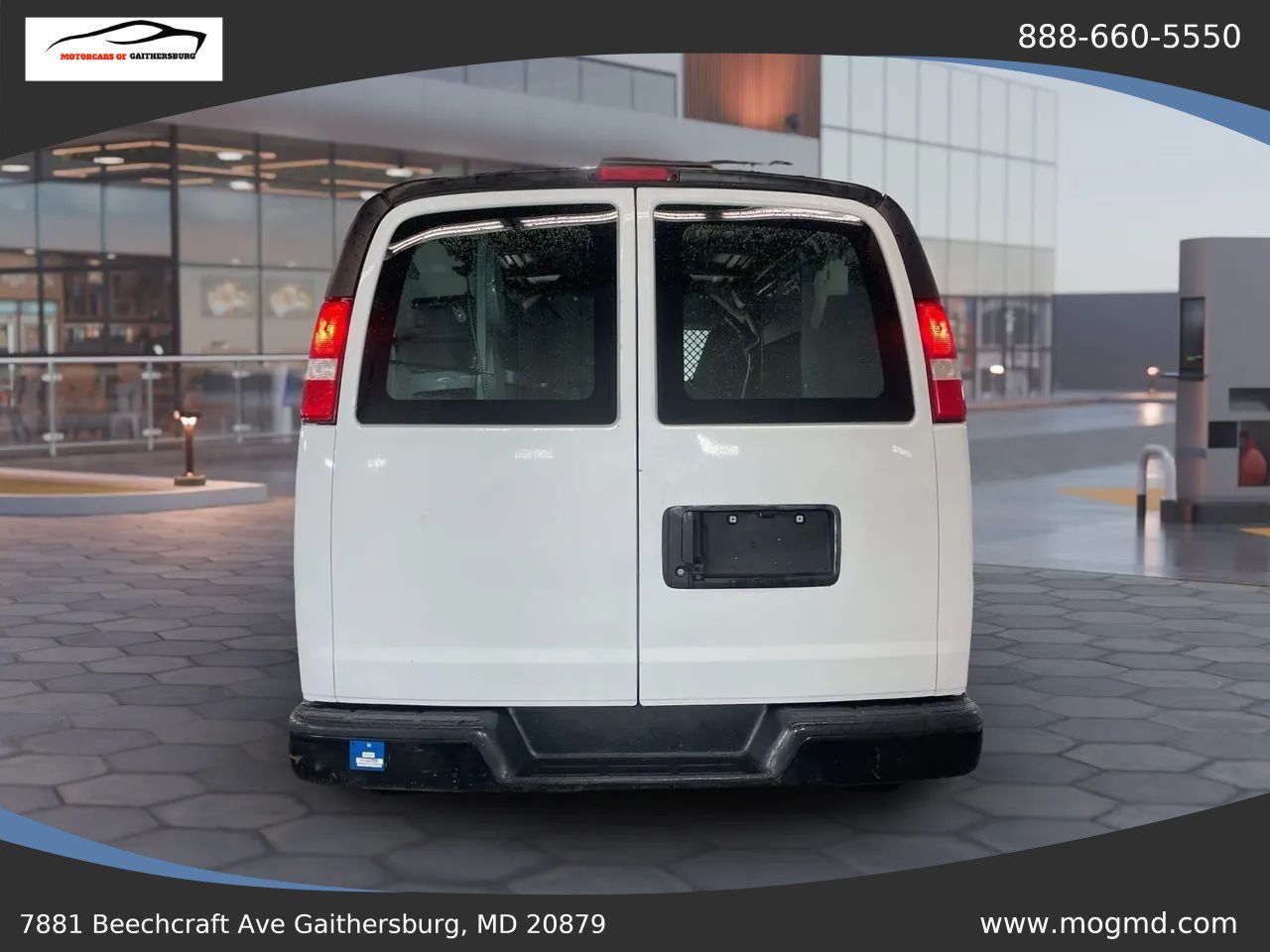 Used 2017 Chevrolet Express 2500 RWD image 3