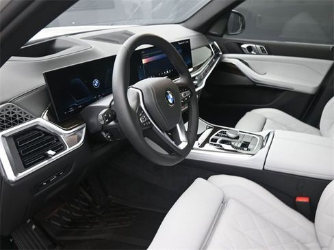 Used 2026 BMW X5 xDrive40i w/ Climate Comfort Package image 19
