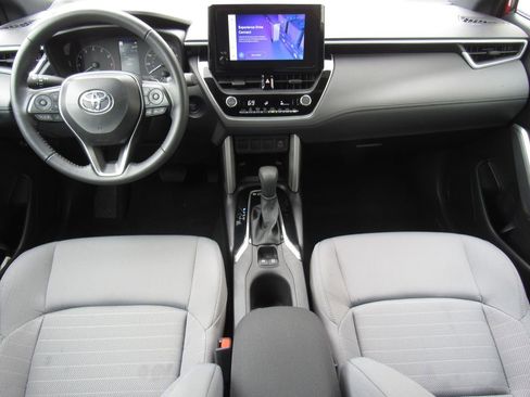 Used 2024 Toyota Corolla Cross SE image 28