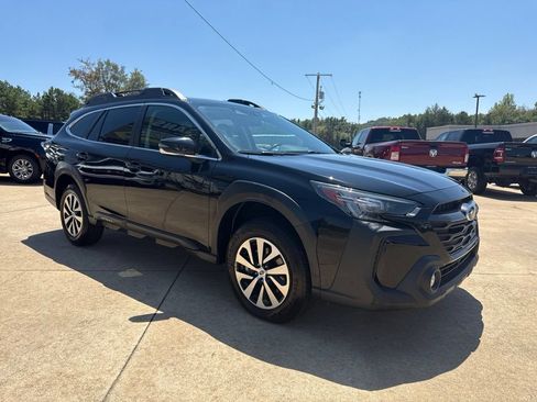 Used 2023 Subaru Outback Premium AWD/4WD image 3