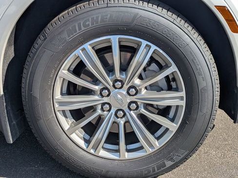Used 2017 Cadillac XT5 Luxury w/ Driver Awareness Package AWD/4WD image 11